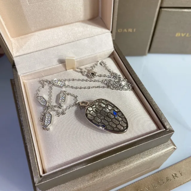 Bvlgari Serpenti Hexagonal Scale Pavé Diamond Snake Head Pendant Necklaces 8