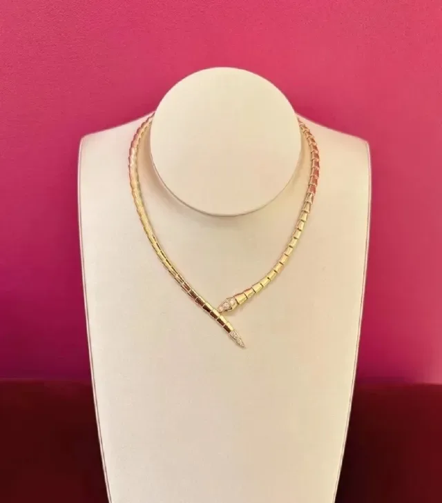 Bvlgari Serpenti قلادة بالماس Pavé بلون الذهب الوردي 3