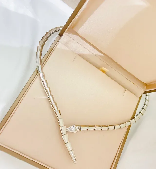 Bvlgari Serpenti قلادة بالماس Pavé بلون الذهب الوردي 5