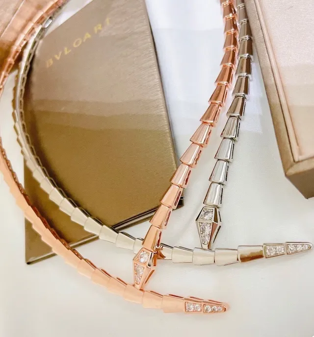 Bvlgari Serpenti قلادة بالماس Pavé بلون الذهب الوردي 8