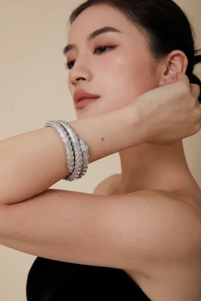 Bvlgari Serpenti Triple-Coil Pavé Diamond and Emerald Bracelet 8