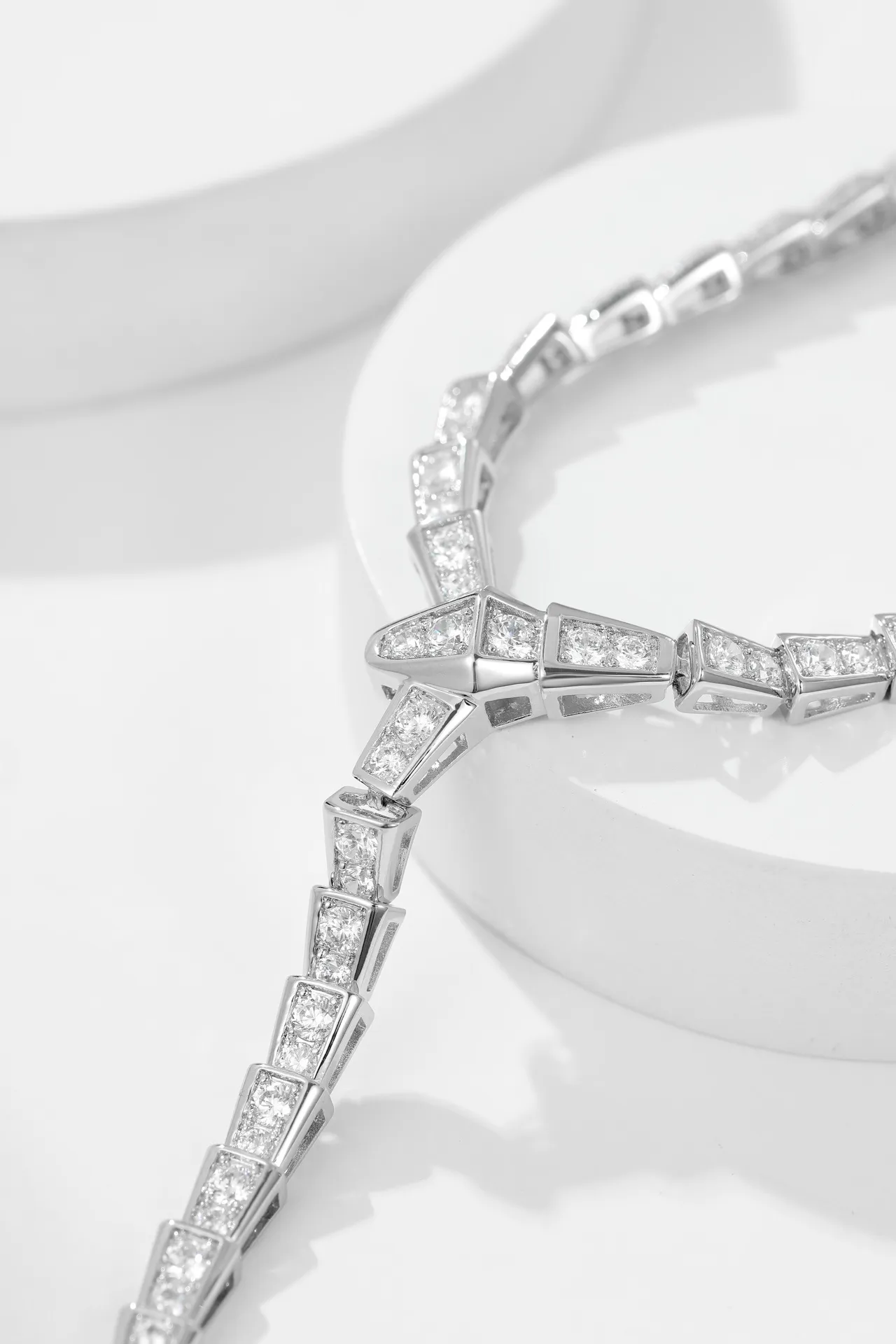Bvlgari Serpenti Viper Pavé हीरा चाँदी का हार 7