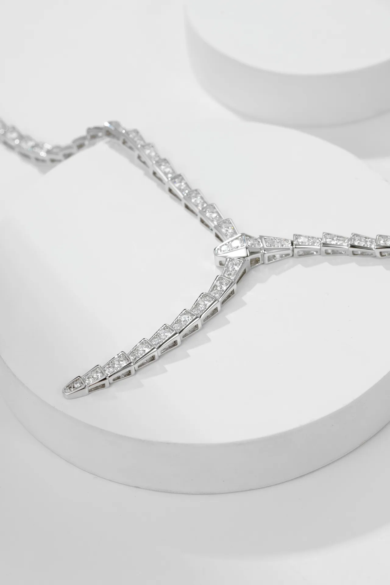 Bvlgari Serpenti Viper Pavé हीरा चाँदी का हार 8