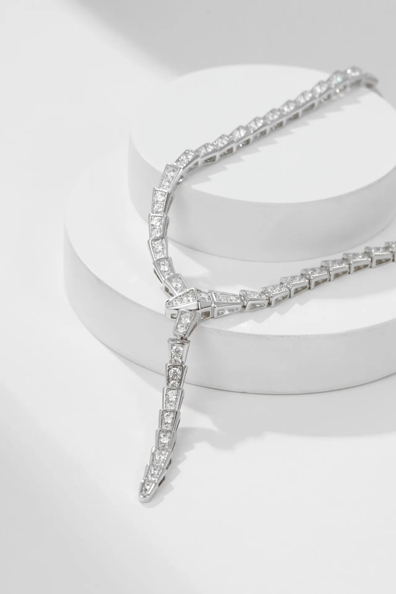 Bvlgari Serpenti Viper Pavé हीरा चाँदी का हार 9