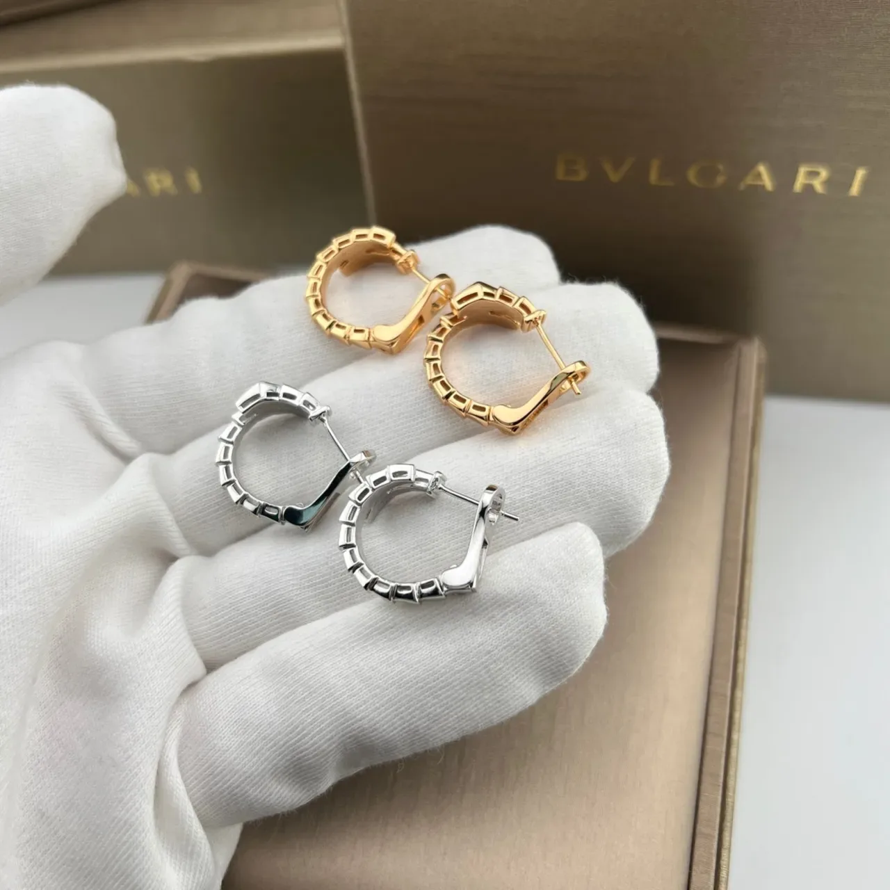 Bvlgari أقراط فضة وذهب مفصلة مقسمة مركزية مزينة بالماس 3