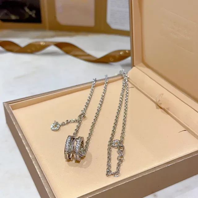 Bvlgari चाँदी सोना मल्टी रिंग घूर्णन पेंडेंट पावे डायमंड एक्सेंट्स नेस्लेस 4