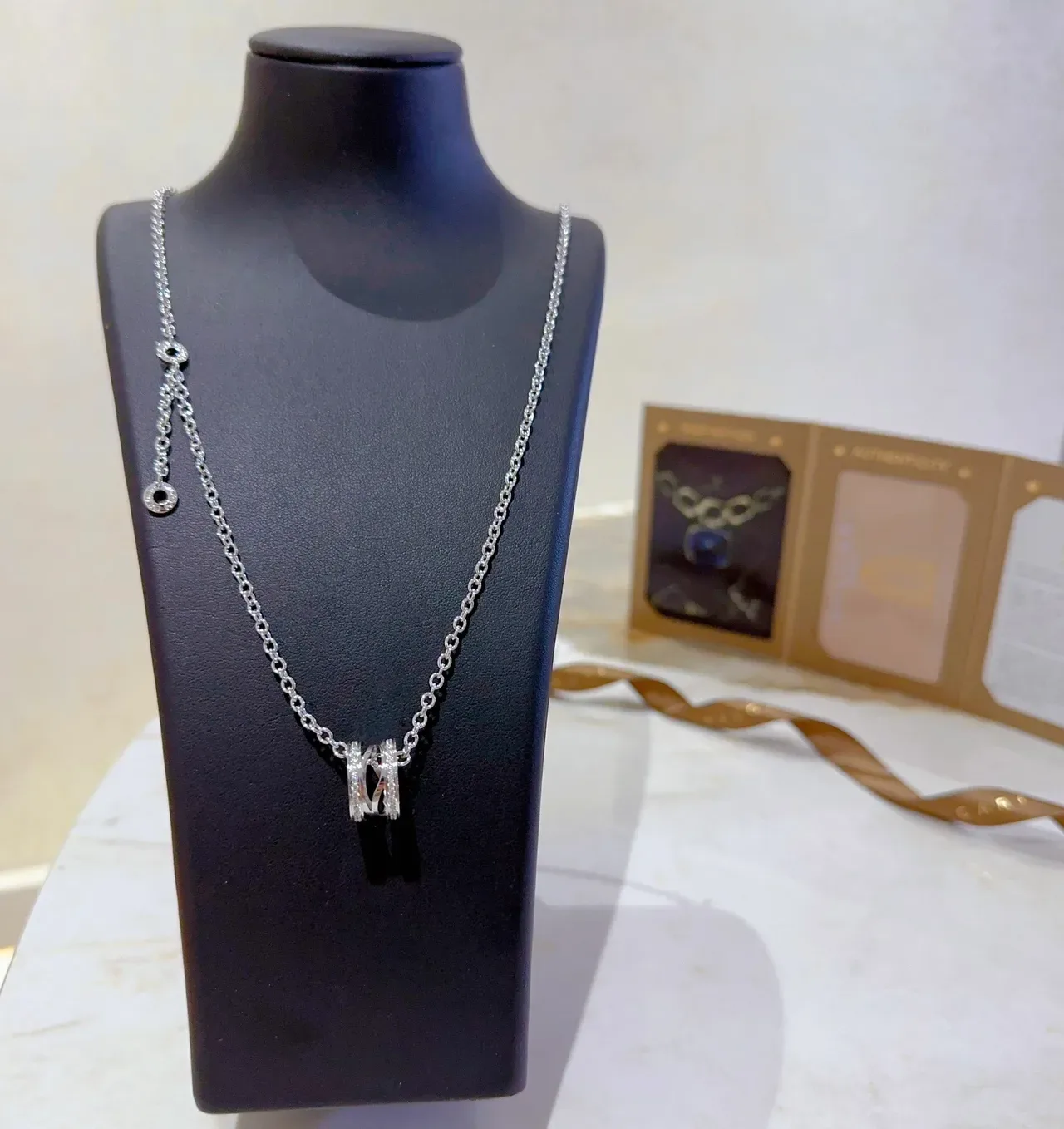 Bvlgari चाँदी सोना मल्टी रिंग घूर्णन पेंडेंट पावे डायमंड एक्सेंट्स नेस्लेस 7