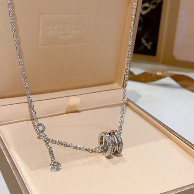Bvlgari चाँदी सोना मल्टी रिंग घूर्णन पेंडेंट पावे डायमंड एक्सेंट्स नेस्लेस 9