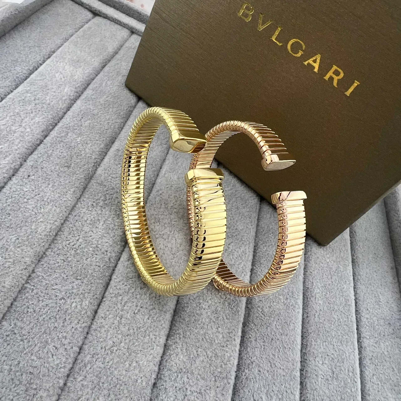Bvlgari Tubogas Diamond-Triangular Motif Gold Bracelets 5
