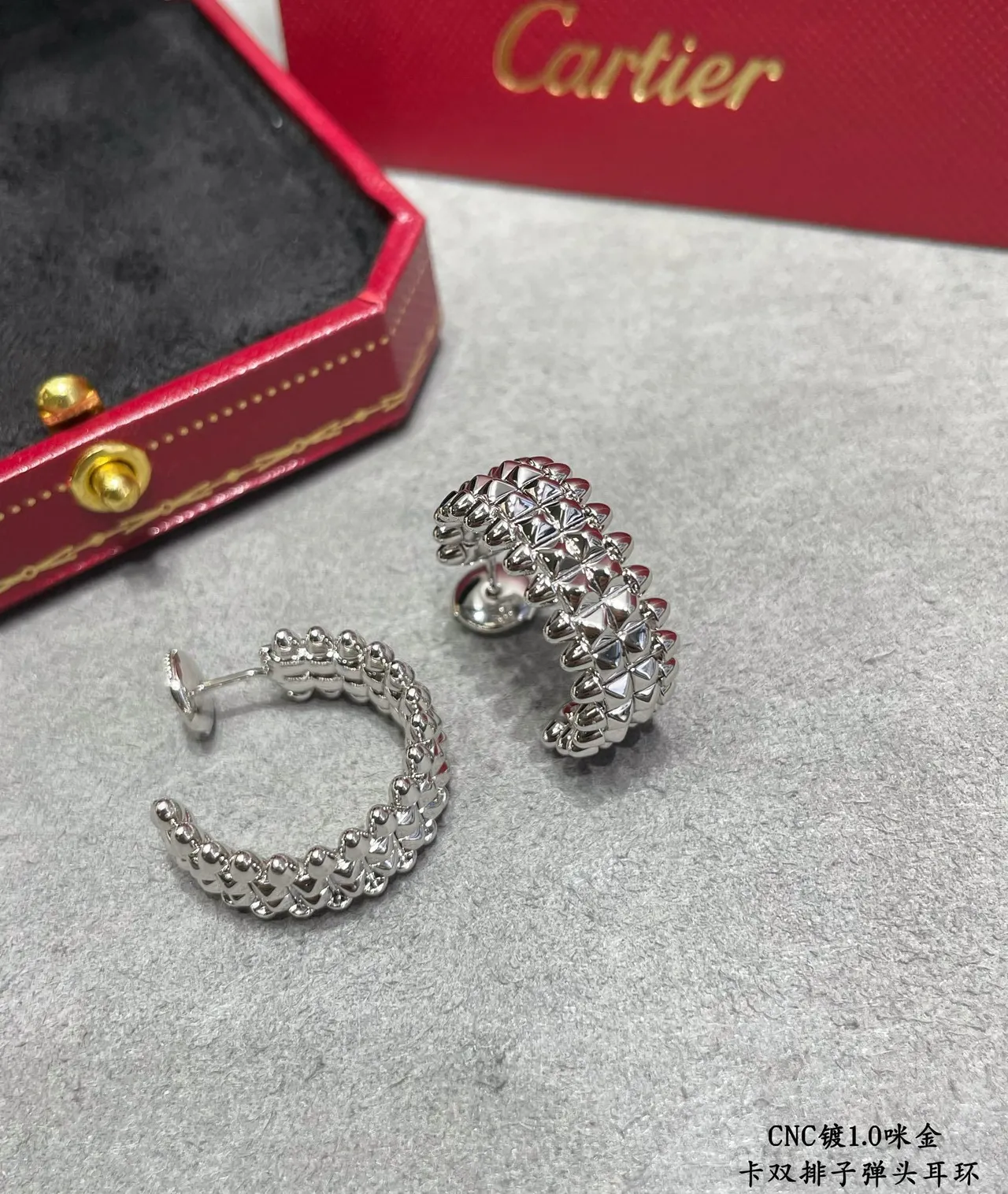 Cartier C de Oro Blanco doble fila Pavé-Set Pendientes 4