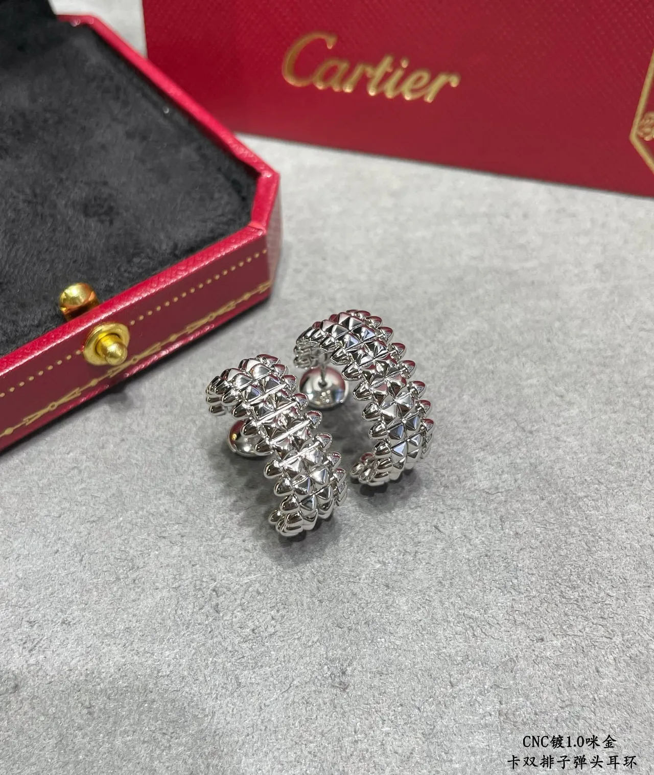 Cartier C de Oro Blanco doble fila Pavé-Set Pendientes 8
