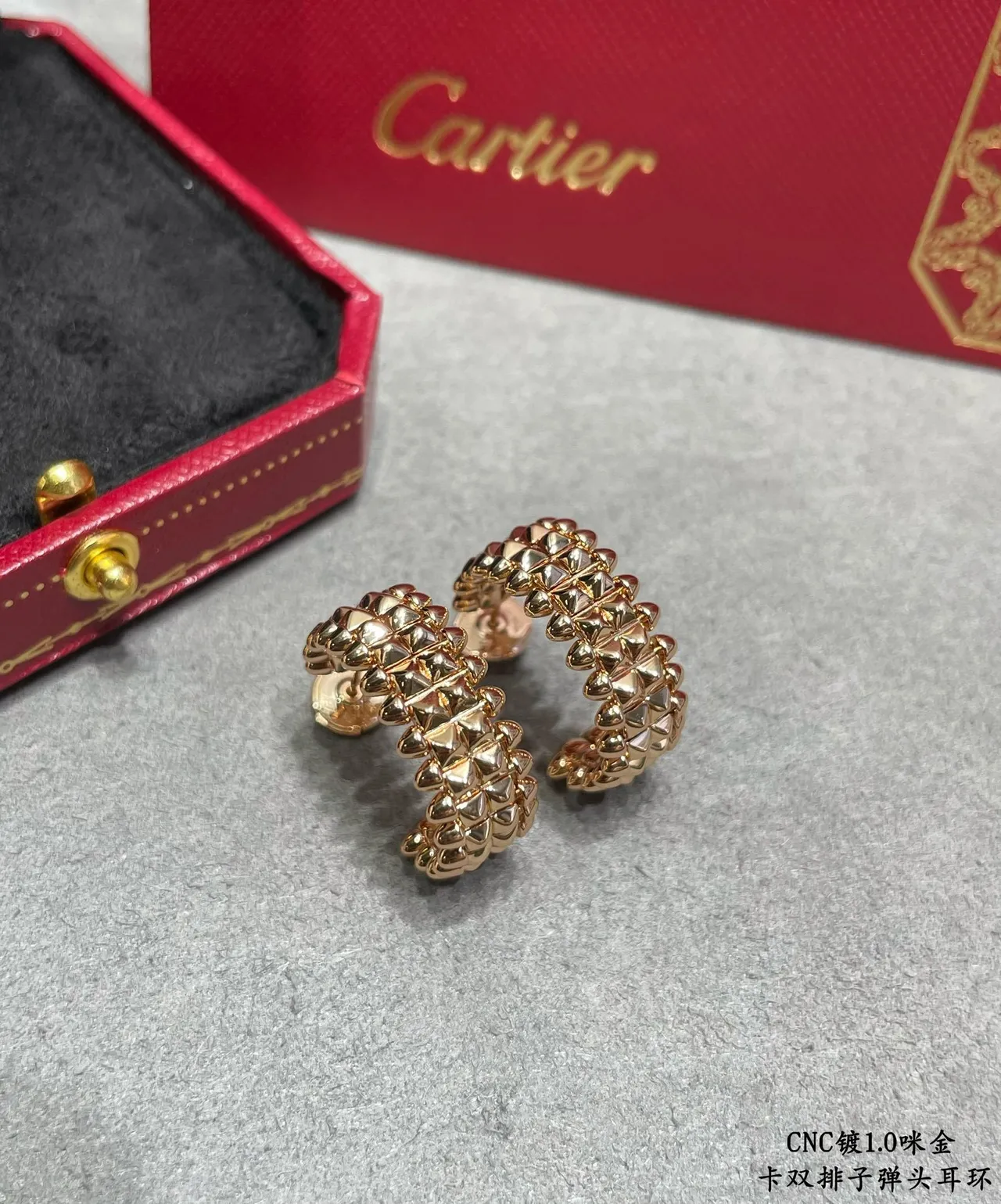 Cartier C de Oro Blanco doble fila Pavé-Set Pendientes 9