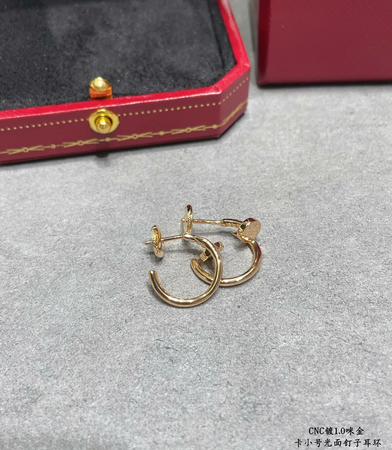Cartier सोना चांदी कॉम्पैक्ट C-आकार के हूप पॉलिश्ड फिनिश ईयररिंग्स 5