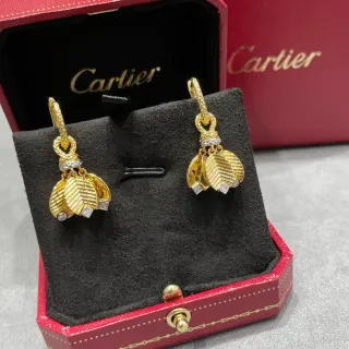 Cartier সোনা রূপা পাতার আকারের পেন্ডেন্ট চেভরন খোদাই টেক্সচার কানের দুল
