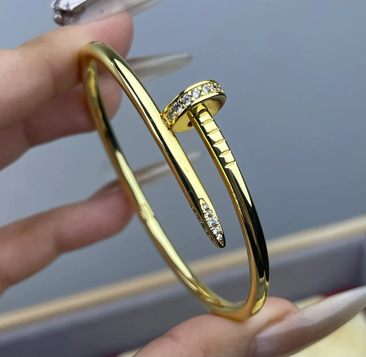 Cartier Juste un Clou Pavé Stone Nail Motif ব্যাঙ্গেল ব্রেসলেট 3
