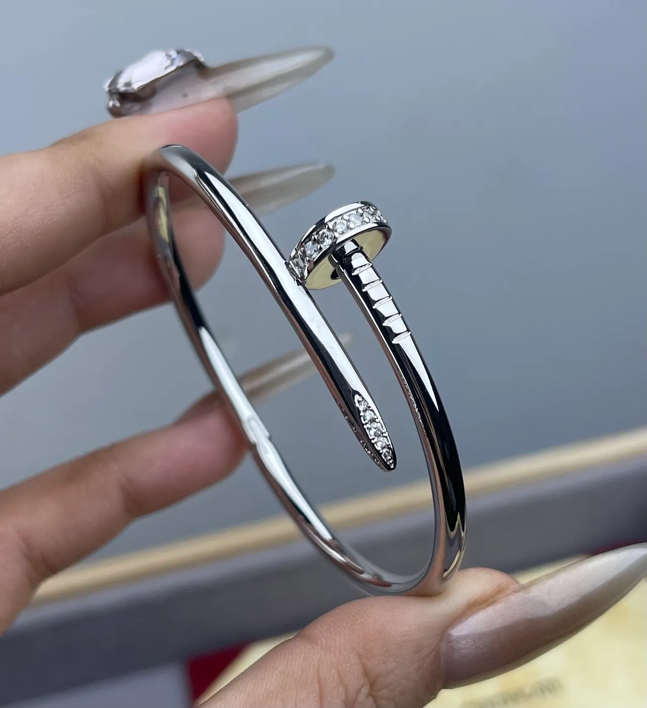 Cartier Juste un Clou Pavé Stone Nail Motif ব্যাঙ্গেল ব্রেসলেট 4