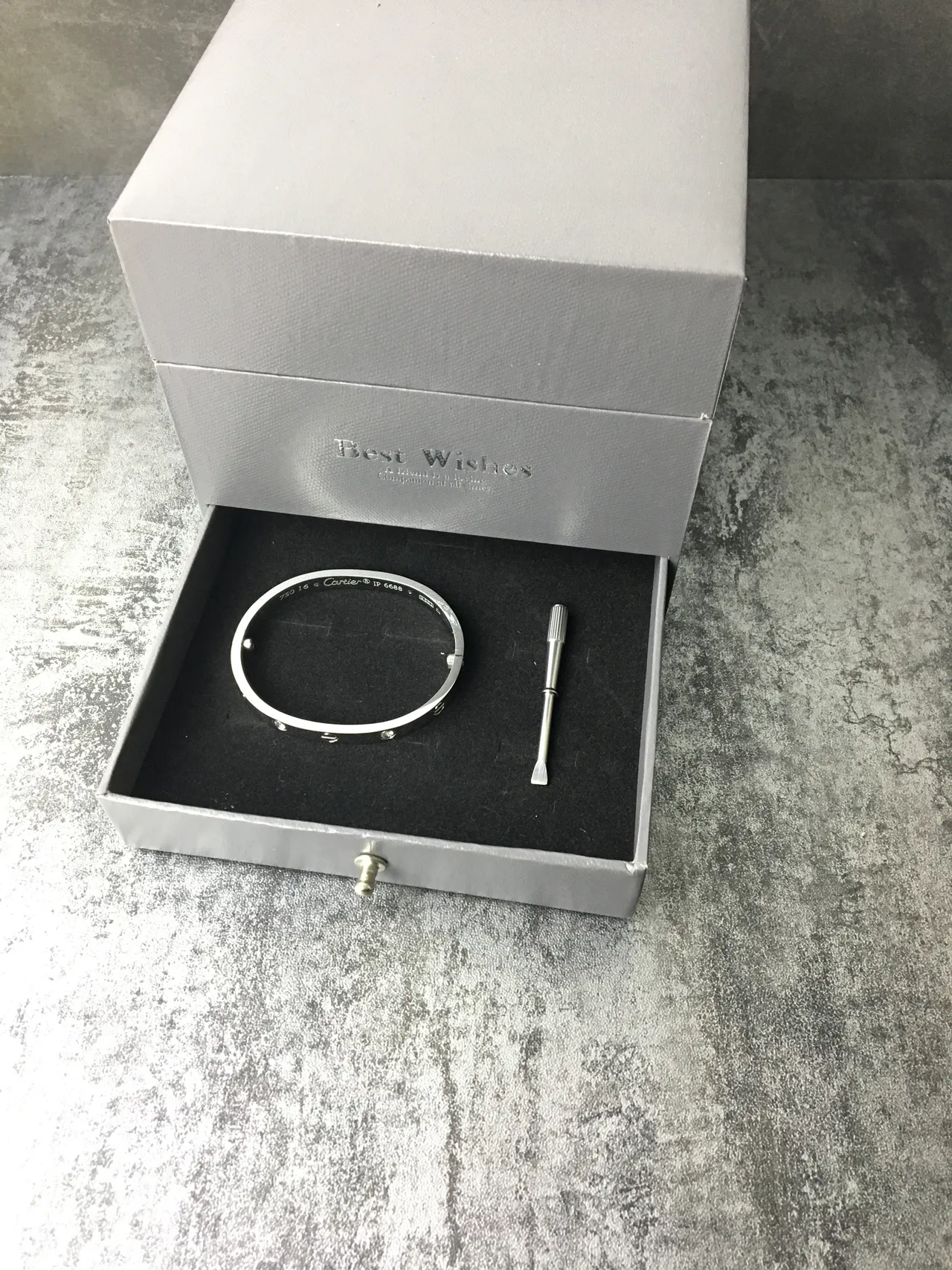 Cartier Love Bracelet pulsera de metal blanco pulido con motivo de tornillo 2