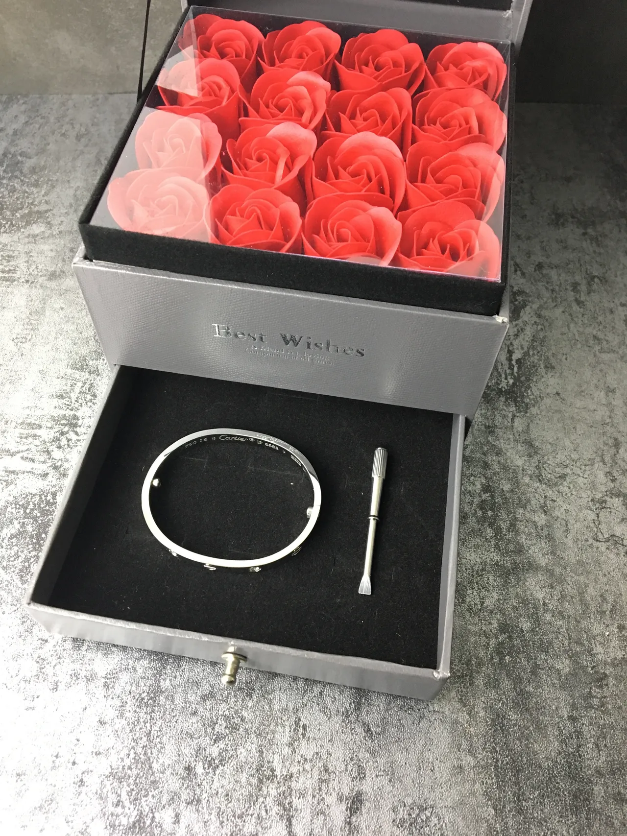 Cartier Love Bracelet pulsera de metal blanco pulido con motivo de tornillo 5