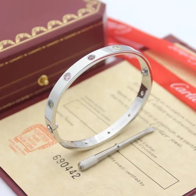 Cartier Love أساور ذهبية بحجارة متعددة الألوان 5