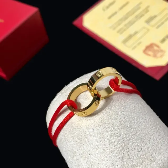 Cartier Love Bague Argent Rouge Motif de Vis Interlocking 2