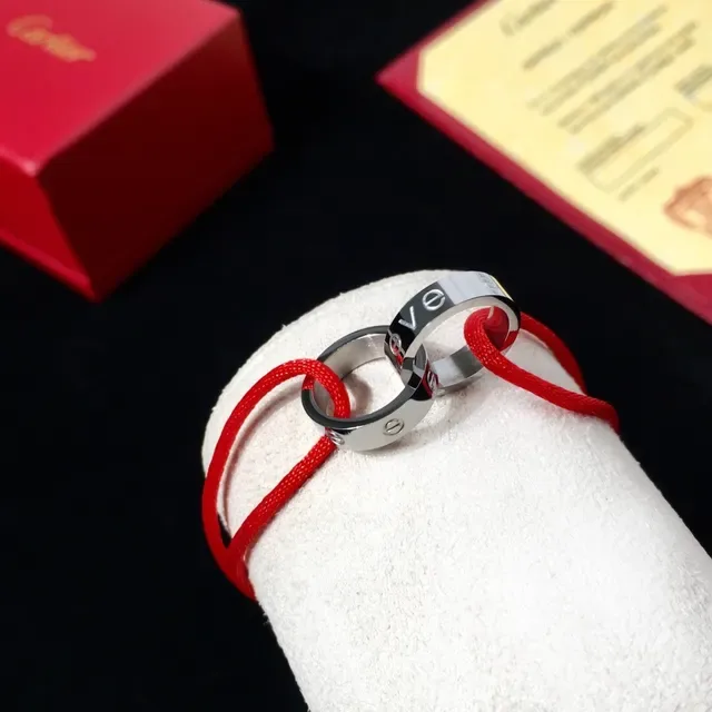 Cartier Love Bague Argent Rouge Motif de Vis Interlocking 3
