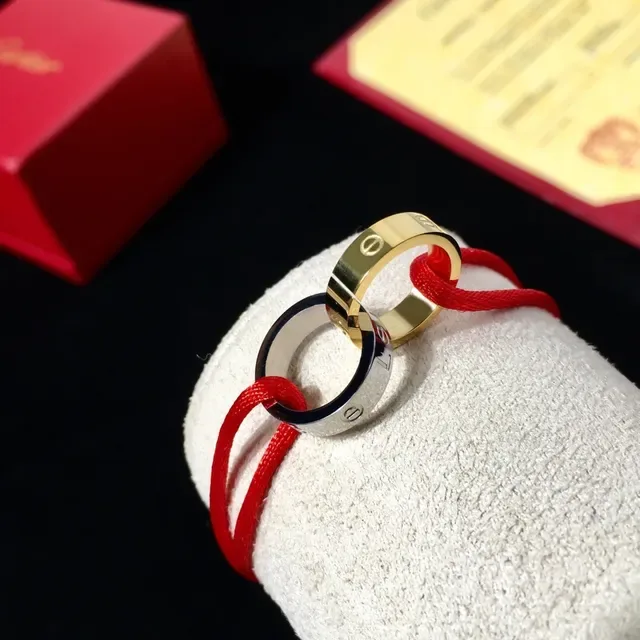 Cartier Love Bague Argent Rouge Motif de Vis Interlocking 4