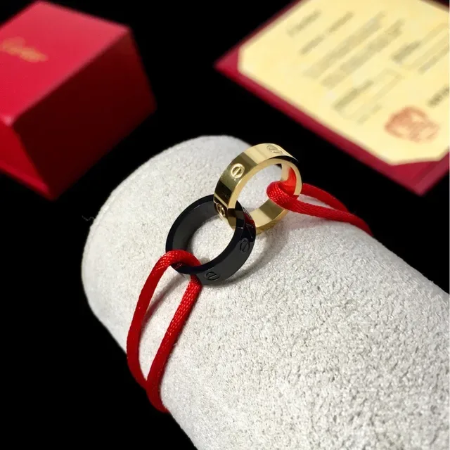 Cartier Love Bague Argent Rouge Motif de Vis Interlocking 5