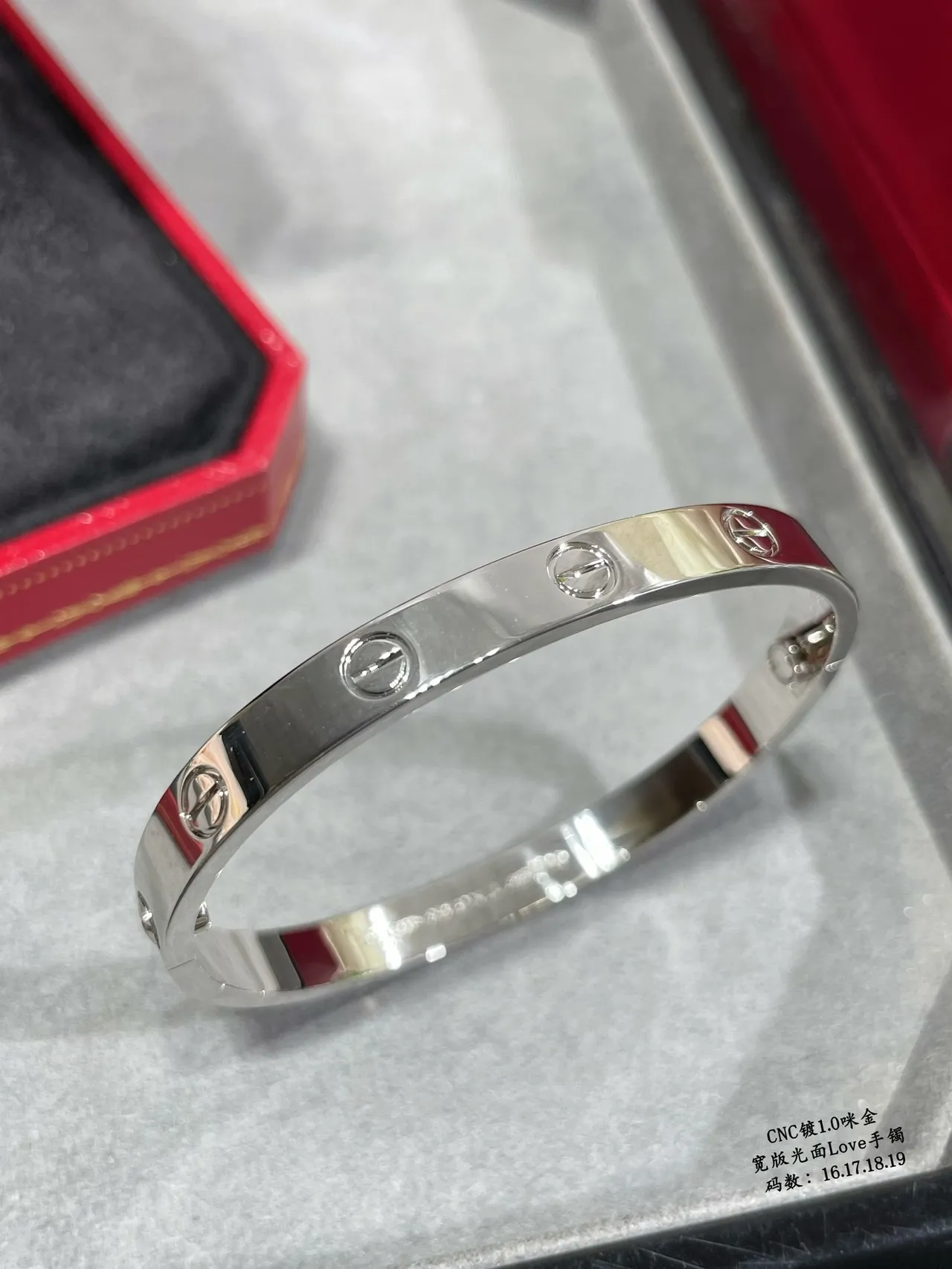 Cartier Love سوار ذهبية مصقولة عريضة 3