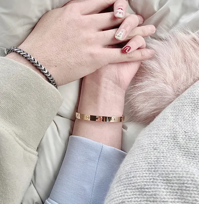 Cartier Love سوار ذهبية مصقولة عريضة 9