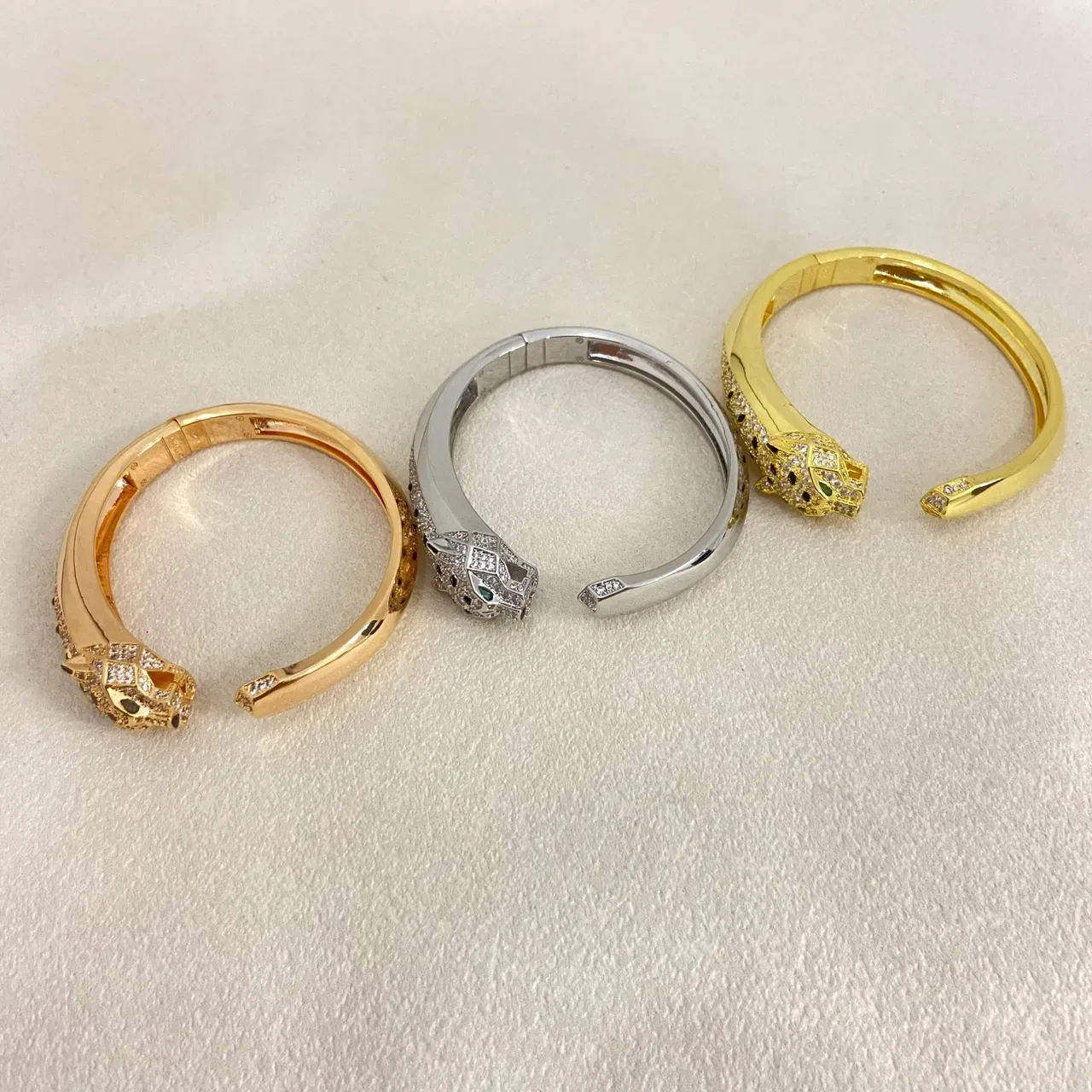 Cartier Panthère প্যান্থের হেড পেভে-সেট ওপেন-কাফ ব্রেসলেট 2
