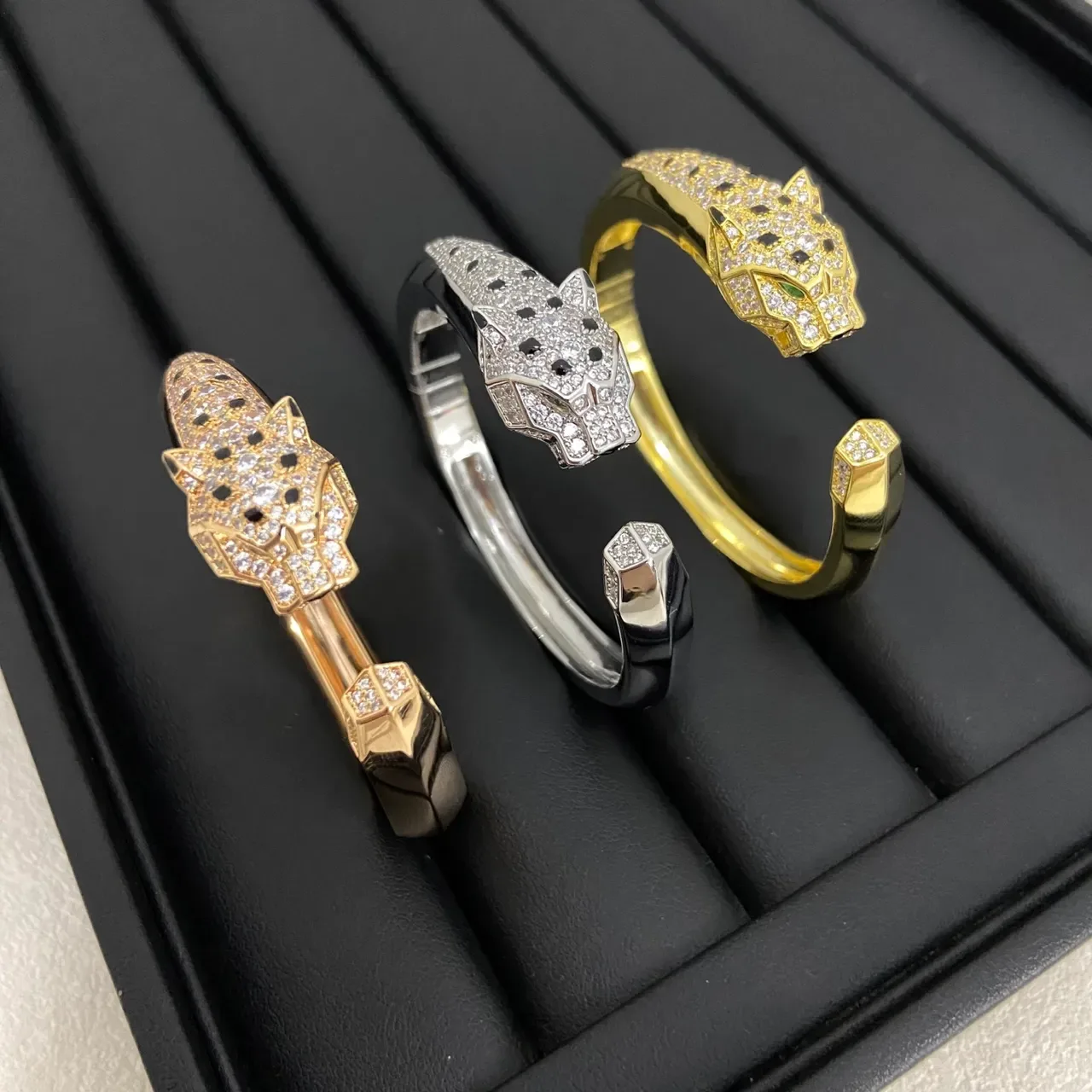 Cartier Panthère প্যান্থের হেড পেভে-সেট ওপেন-কাফ ব্রেসলেট 3