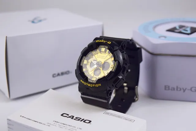 Casio Baby-G أسود وذهبي تناظرية-رقمية رياضية 2