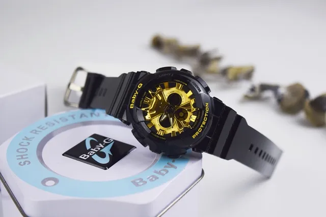 Casio Baby-G أسود وذهبي تناظرية-رقمية رياضية 4