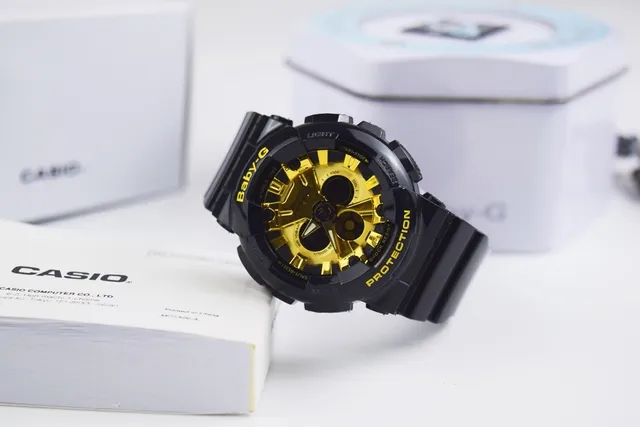 Casio Baby-G أسود وذهبي تناظرية-رقمية رياضية 5