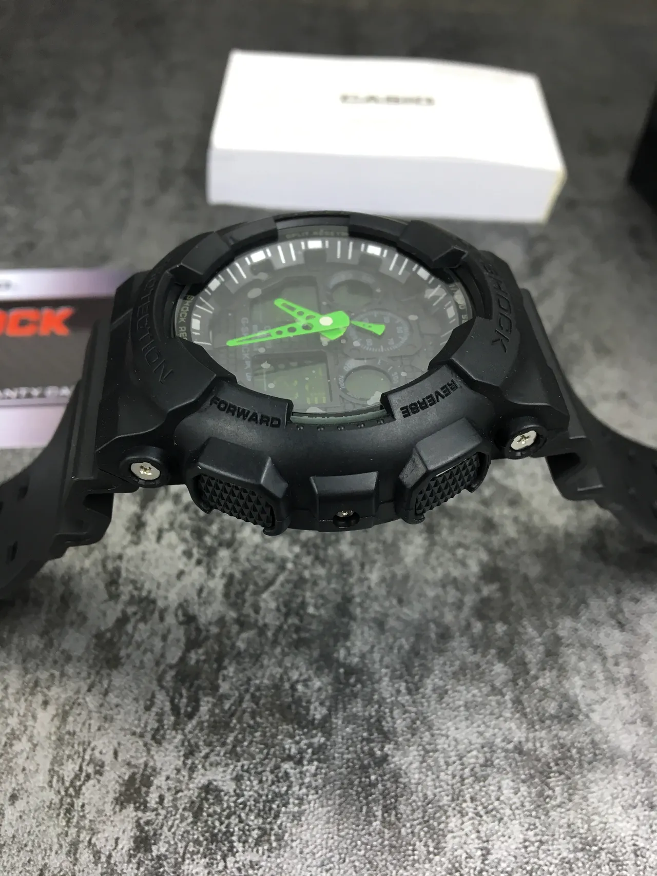 Casio G-Shock GA-100 काला हरा मैट रेजिन निर्माण बोल्ड लाइम एकसेंट्स घड़ी 3