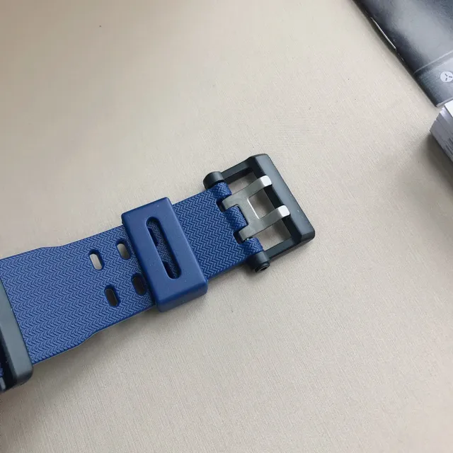 Casio G-Shock GA-2100 蓝色和黑色运动手表 4