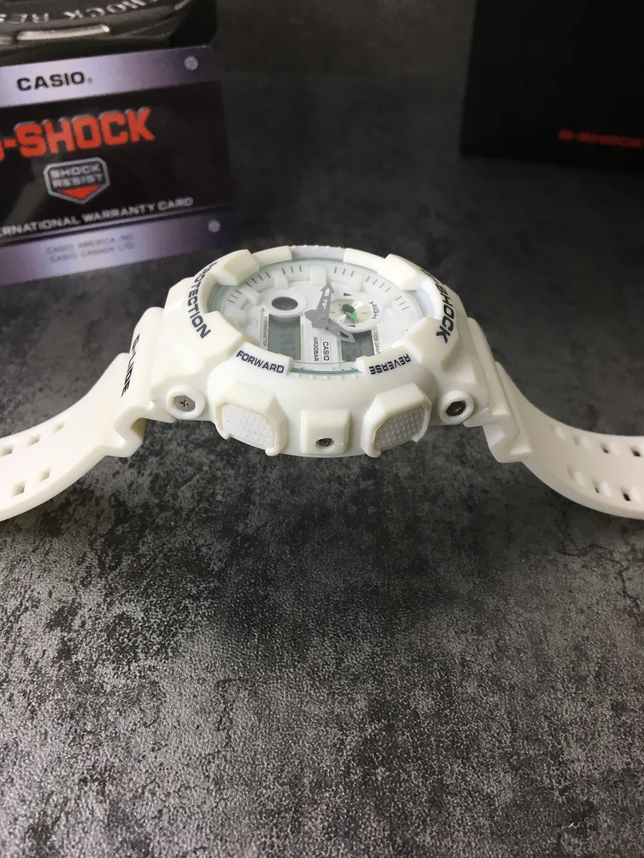 Casio G-Shock GA-2100 Off-White montre sport 5