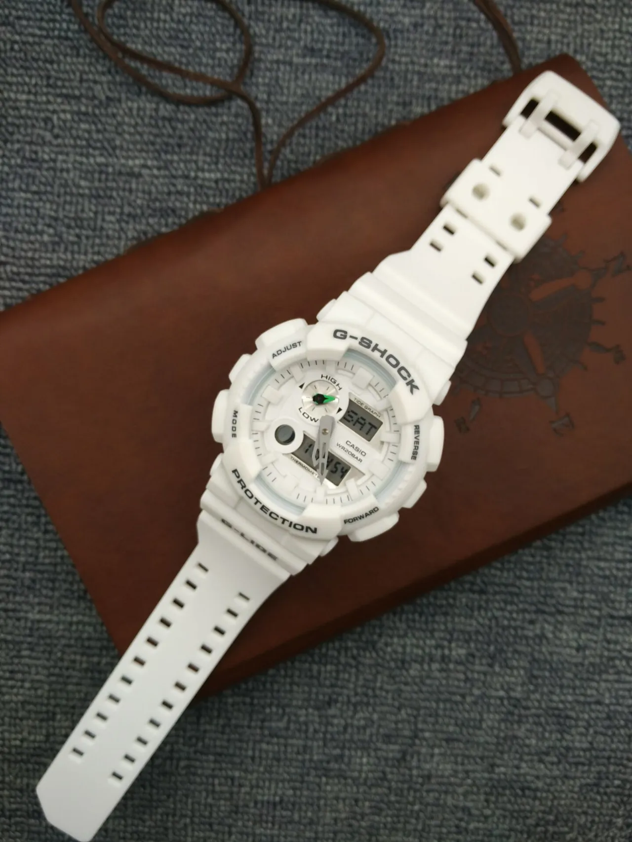 Casio G-Shock GA-2100 Off-White montre sport 12