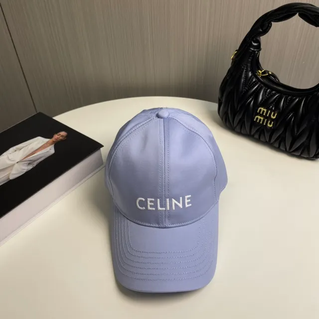 Celine كابي بيسبول بشعار مطرز بلون لافندر فاتح 2