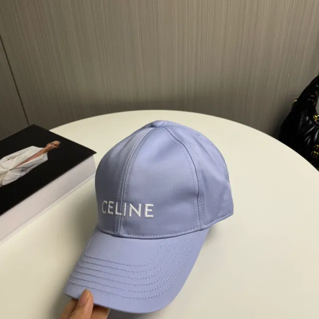 Celine كابي بيسبول بشعار مطرز بلون لافندر فاتح 3