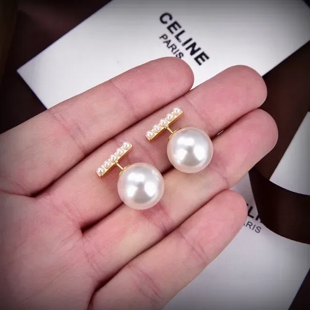 Celine Brincos Assimétricos de Pérola e Barra em Tons Dourados 4