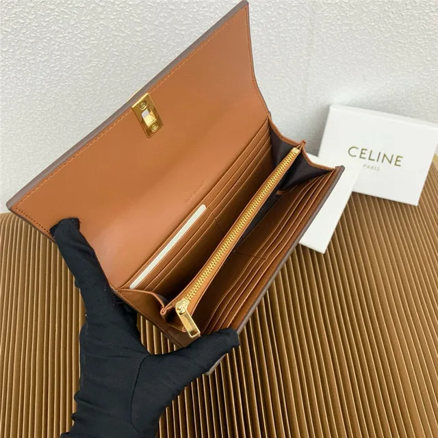 Celine Triomphe भूरा गोल्ड स्मूथ चमड़ा सेंट्रल सीम लंबा वॉलेट 13