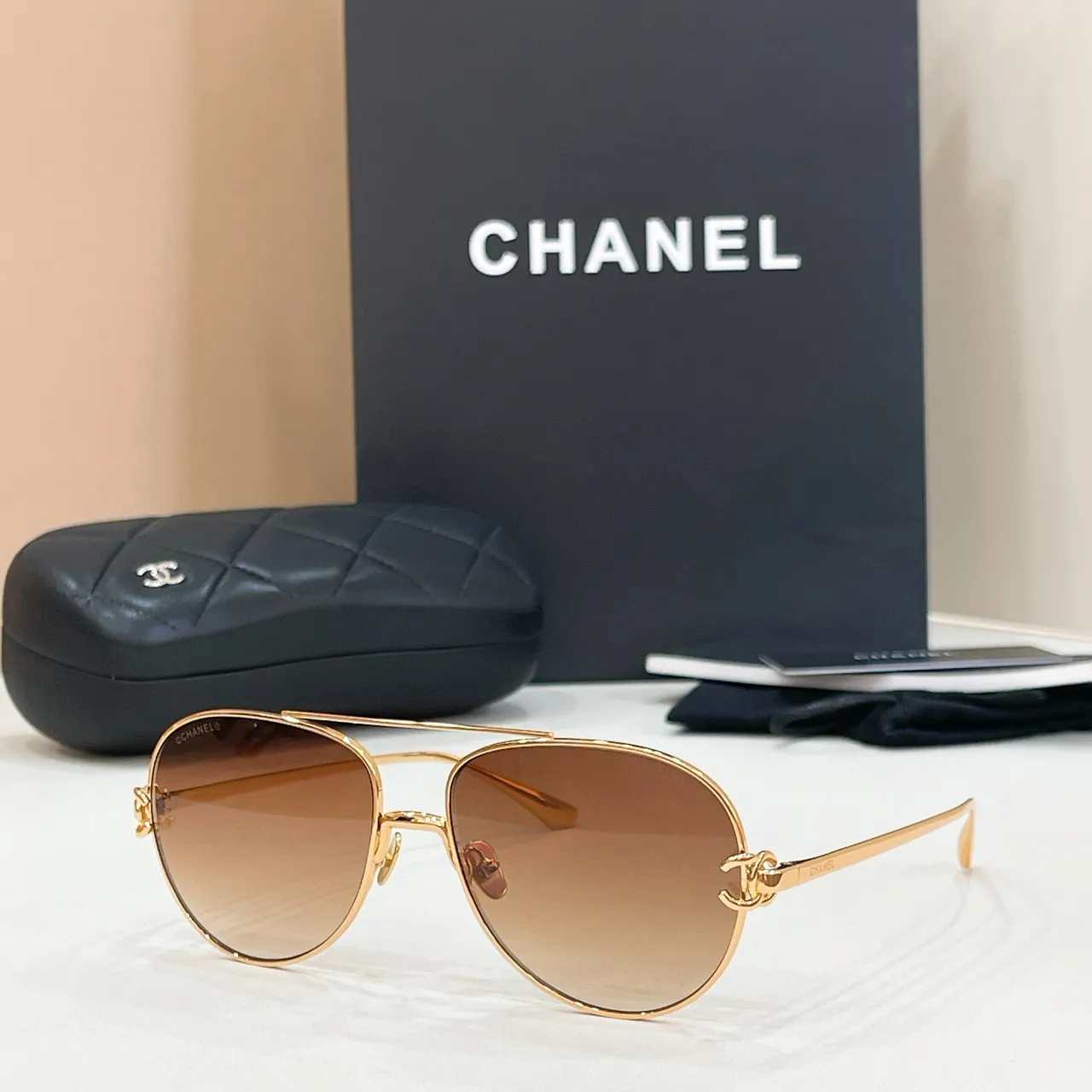 Chanel 渐变粉色飞行员太阳镜 3