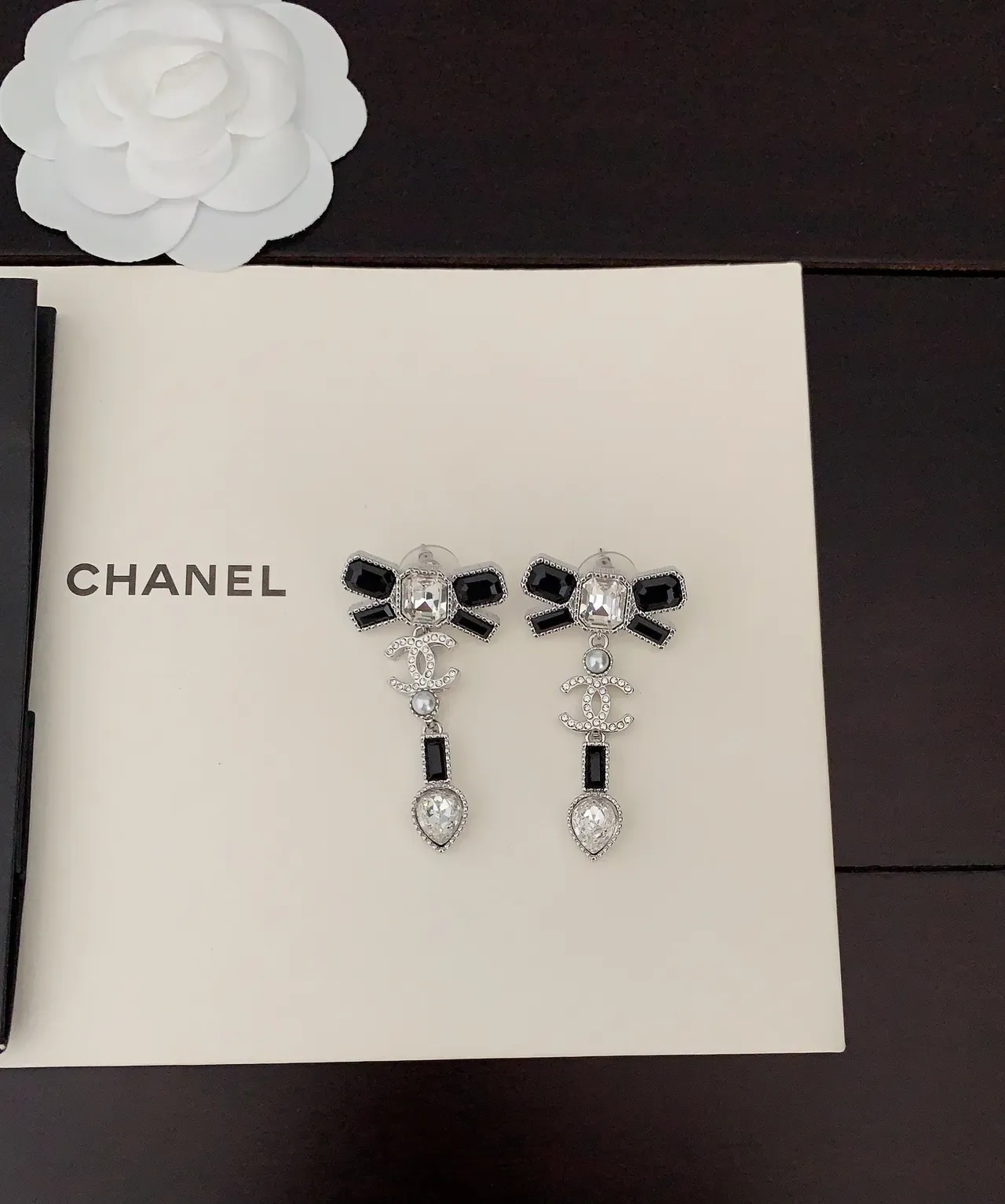 Chanel Boucles d'oreilles Nœud Cristal Perle Cœur Goutte 4