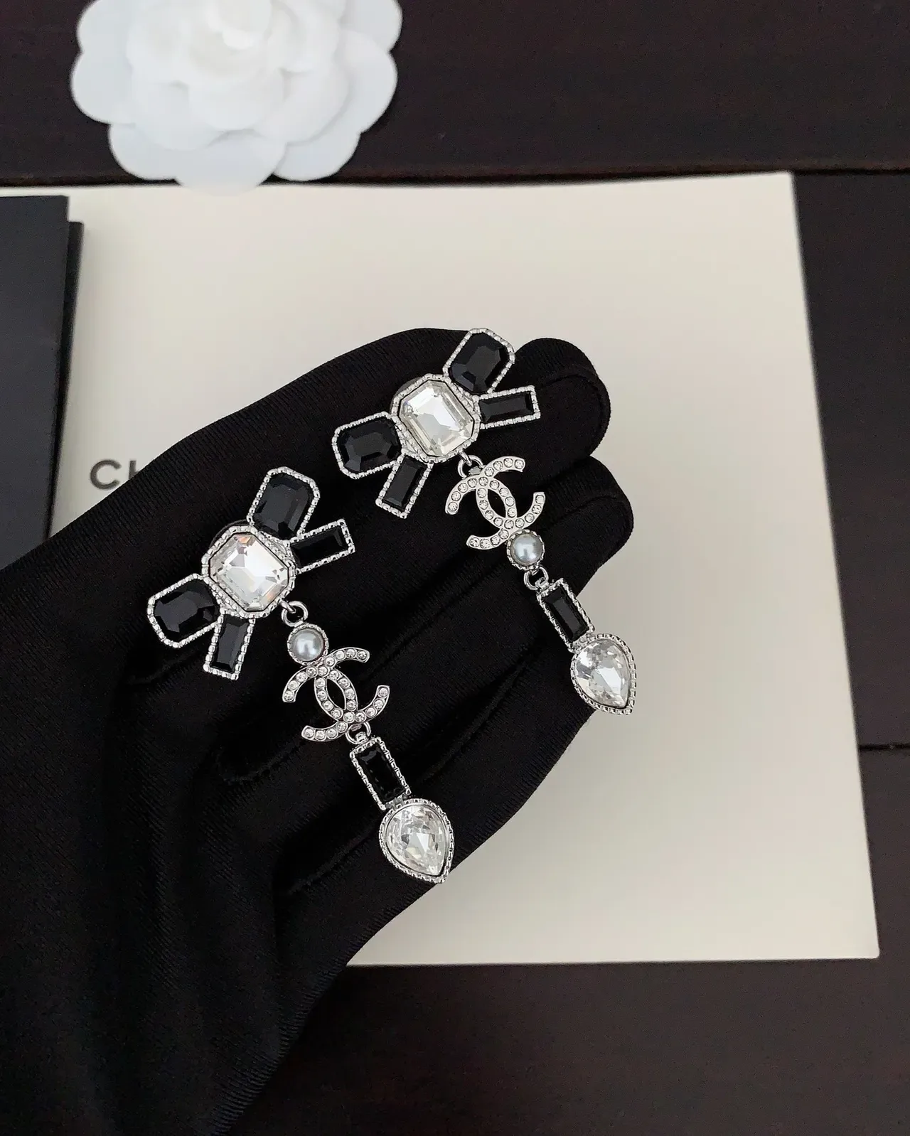 Chanel Boucles d'oreilles Nœud Cristal Perle Cœur Goutte 5