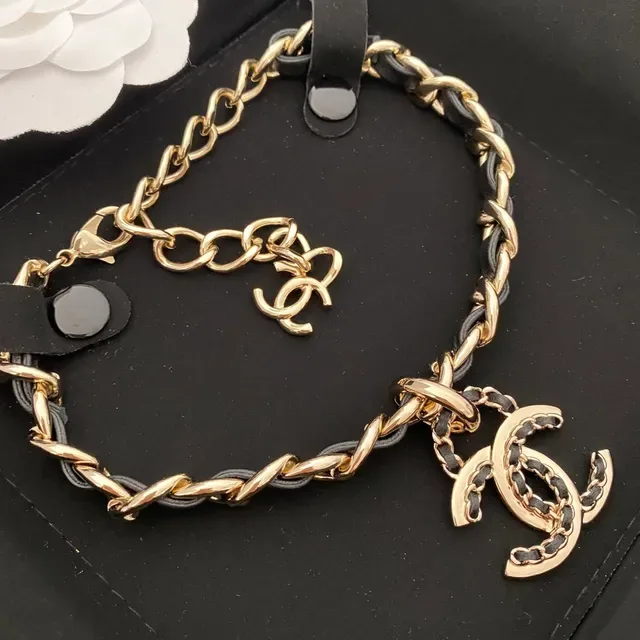 Chanel Camellia Collar de cuero trenzado y cadena 8