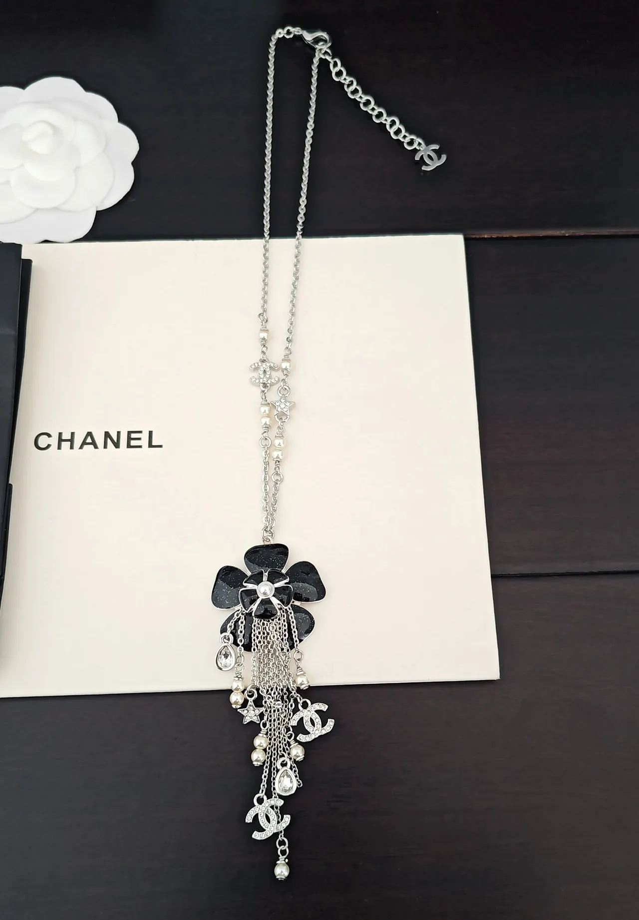 Chanel Camélia Encanto Colar Preto e Prata Pérola Borla Colar 5