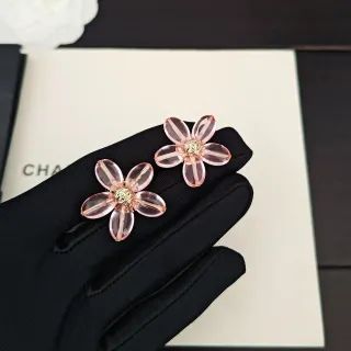 Chanel زهرة الكاميليا وردي ريزين ونغمة ذهبية أقراط أذن