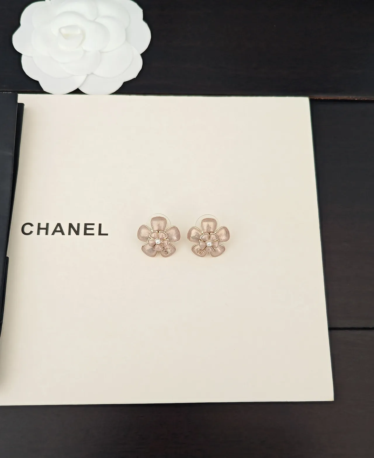 Chanel Camélia Doré Rose Cinq-Pétales Émaillé Pétales Boucles d'oreilles 5
