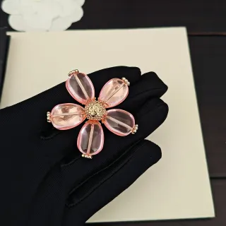 चैनल Camellia पिंक रेजिन गोल्ड टोन ब्रोच
